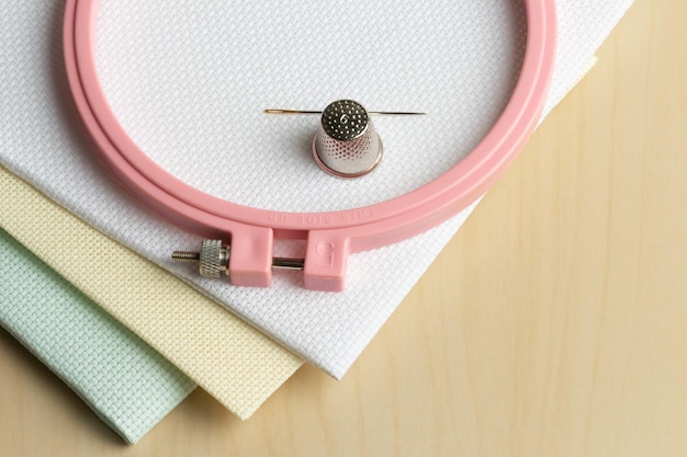 Ručné vyšívanie s detailom stehu